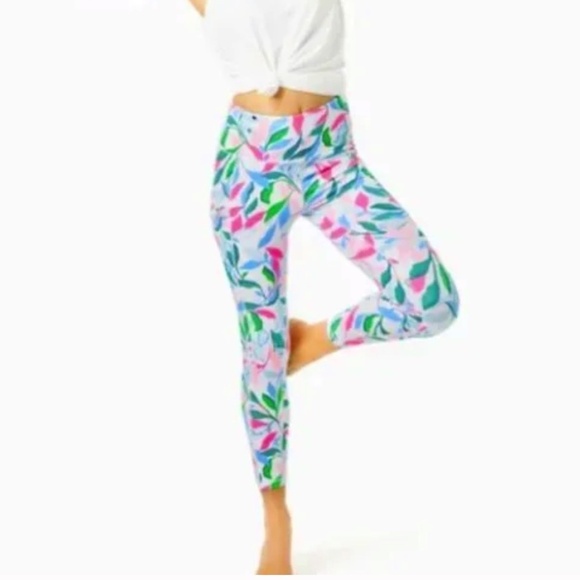 RARE Lilly Pulitzer Upf 50+ Luxletic 24" Weekender High Rise Midi Size XXL - Picture 1 of 5